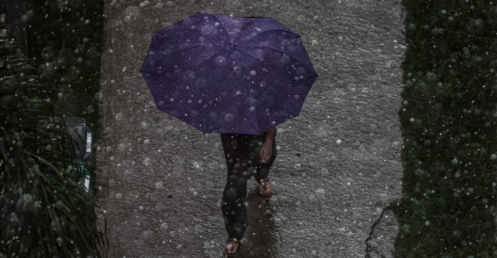 Frente fria traz chuvas intensas e queda de temperaturas em 17 Estados brasileiros