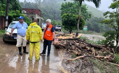 Temporal aflige o Rio de Janeiro com chuvas fortes e ventos intensos