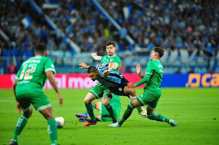 Crise da Qualidade da Água na Mata Atlântica: Relatório Alerta para Piora e Falhas na Regulação