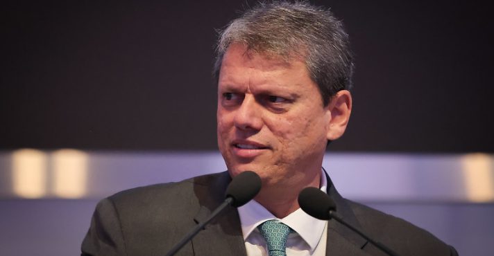 Datafolha aponta que Tarcísio se reelegeria governador de SP se eleição fosse hoje