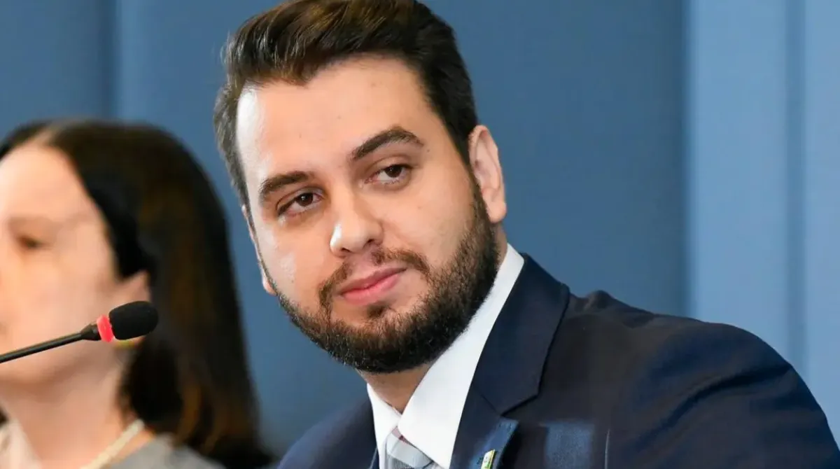 Filipe Martins autorizado por Moraes a comparecer ao julgamento no STF sobre tentativa de golpe