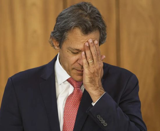 Governo Revoga Fiscalização do Pix e Combate Fake News em Medida Provisória