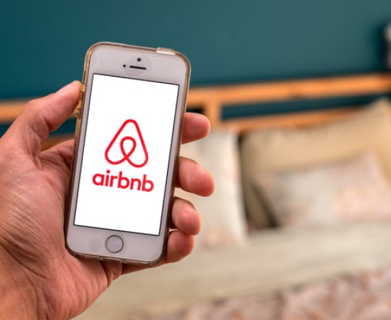 Faz o L - O presidente dos Comunistas e a Taxação Sobre Aluguéis de Curto Prazo Como o Airbnb