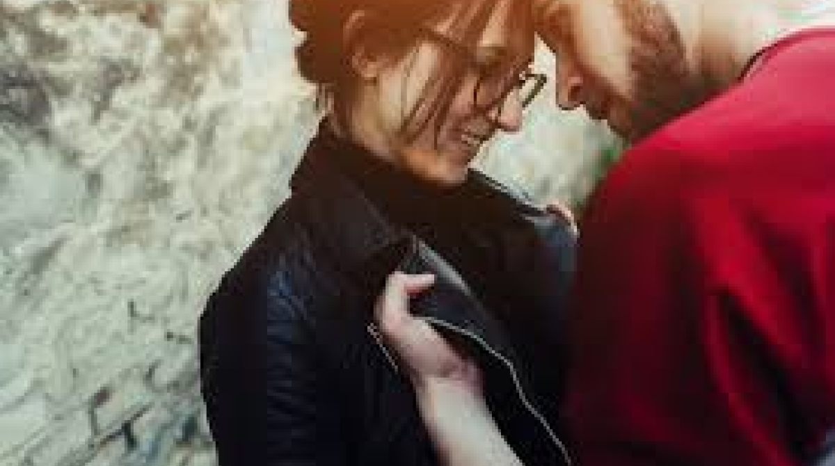 Reflexões sobre as Complexidades do Amor: Uma Crônica Inspiradora