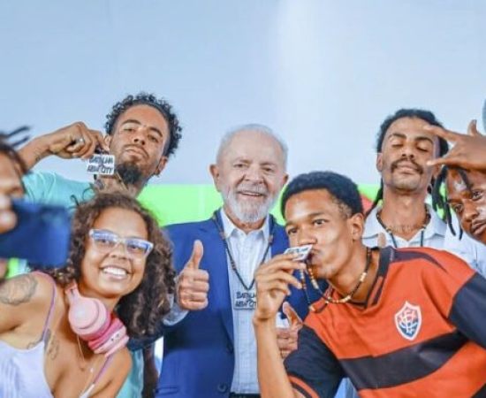 Lula Sofre Críticas Por Evento de Rimas e Campanha Eleitoral