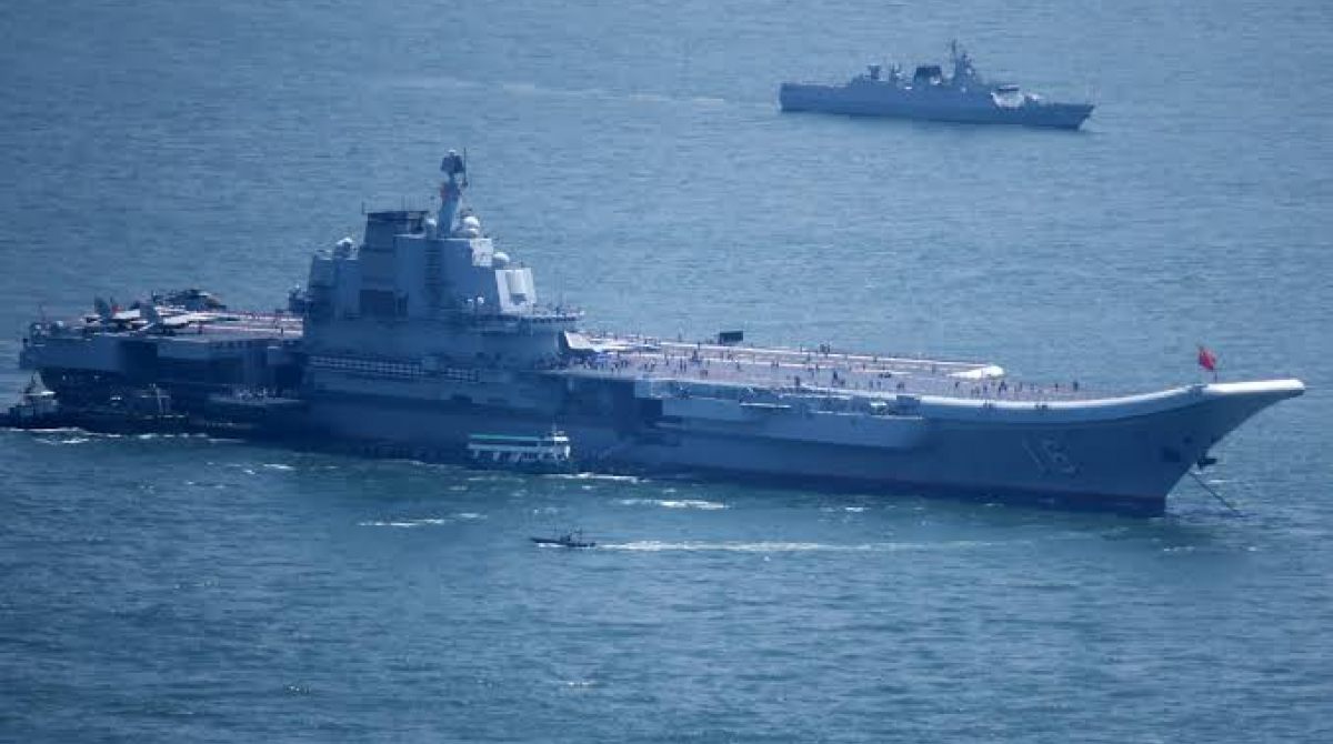 Aumento das tensões no Estreito de Taiwan: O que a China planeja com o porta-aviões Liaoning?