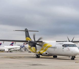 Voepass anuncia demissões em massa devido a crise financeira e suspensão das operações pela ANAC