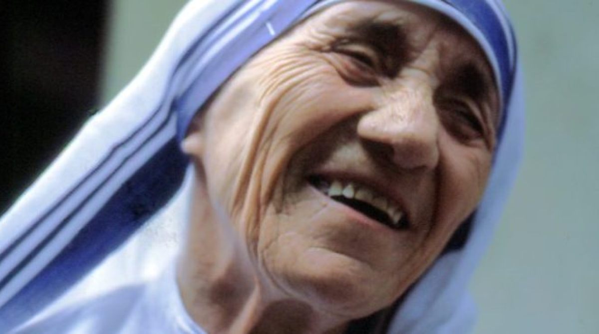 Descubra como Madre Teresa de Calcutá transformou o mundo e conquistou o Prêmio Nobel da Paz em um dia inesquecível!