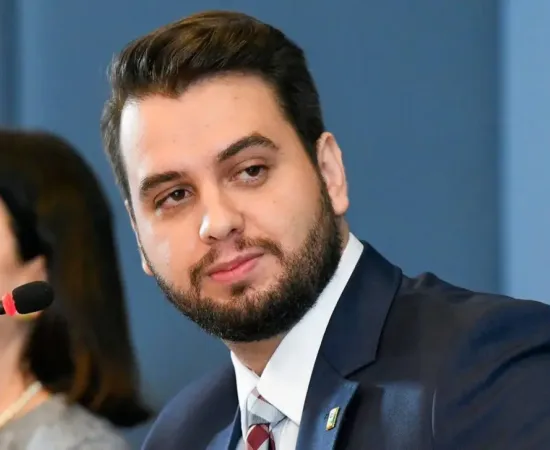 Filipe Martins autorizado por Moraes a comparecer ao julgamento no STF sobre tentativa de golpe