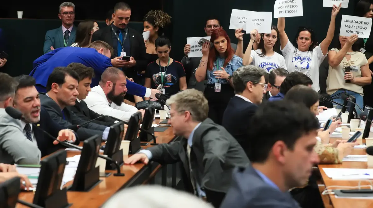 Câmara avança com proposta de anistia para presos dos protestos de 8 de janeiro