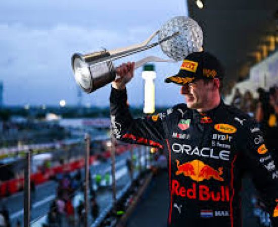 Max Verstappen conquista vitória emocionante na estreia da F1 no Japão
