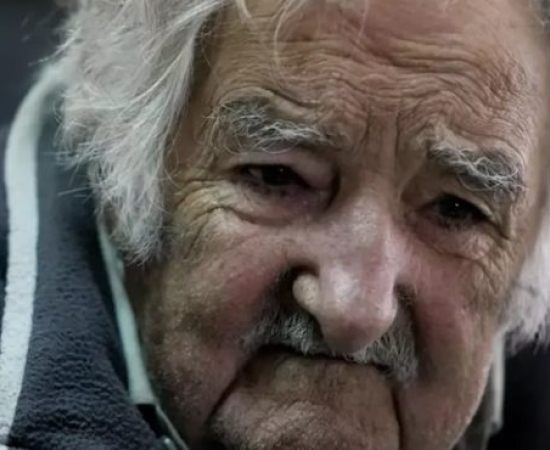 Yamandú Orsi é eleito presidente do Uruguai com apoio de Pepe Mujica e marca retorno da esquerda ao poder