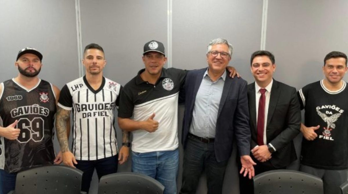 Torcida do Corinthians Lança Vaquinha para Quitar Dívida Bilionária no Estádio! Você Vai Acreditar Como!