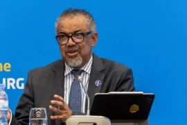 OMS anuncia corte de 20% no orçamento após saída dos EUA, impactando programas de saúde globais!