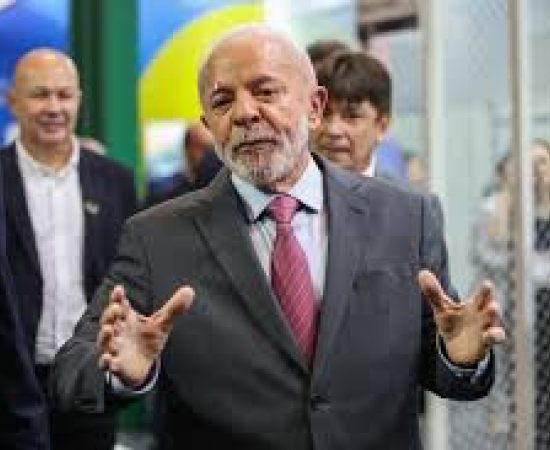 Governo Lula Ignora Revisão de Precatórios Apesar de Prever Colapso Fiscal em 2027