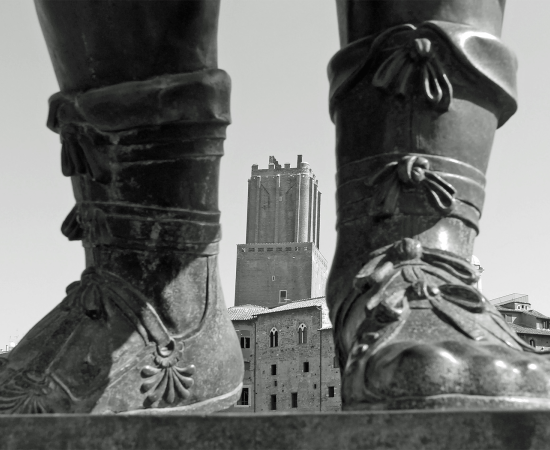 Desvendando o Fascismo: Por Que Não Pode Ser Considerado de Direita