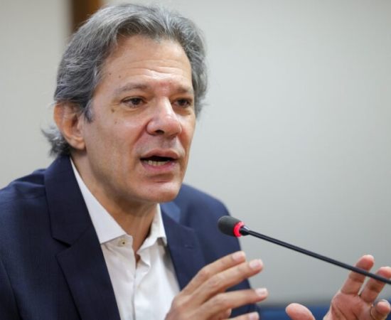 Haddad apresenta agenda de isenção de IR a R$ 5 mil e regulamentação de big techs e IA