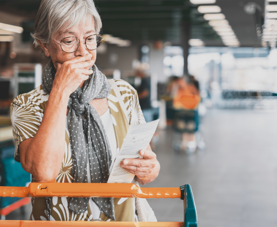 Inflação Descontrolada: Como a Política Monetária do Governo Afeta o Poder de Compra dos Cidadãos.