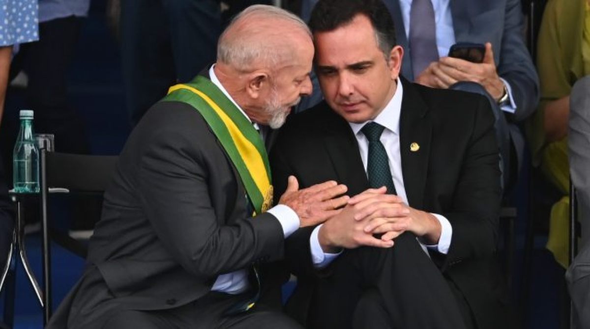 Lula e Pacheco Discutem Pauta Econômica em Reunião no Planalto