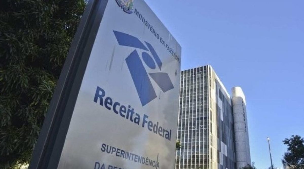Receita Federal Notifica 1,8 Milhão de Empresas do Simples Nacional por Dívidas Ativas