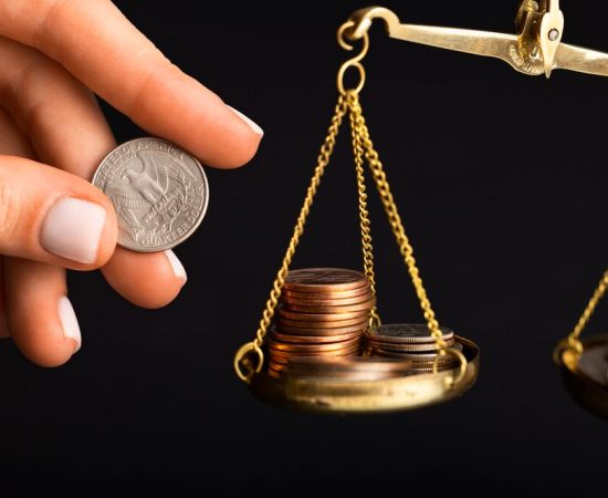 Escola Austríaca de Economia: Análise das teorias de Mises e Hayek.