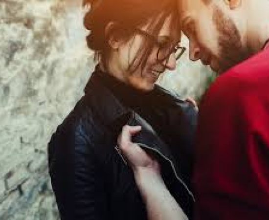 Reflexões sobre as Complexidades do Amor: Uma Crônica Inspiradora