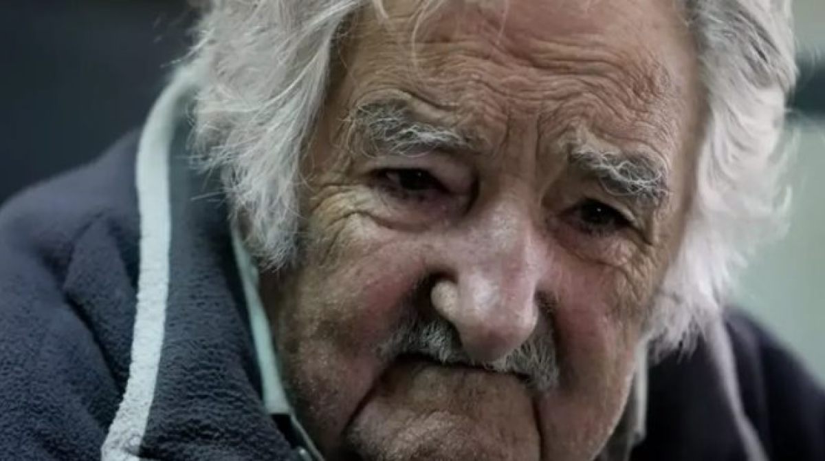 Yamandú Orsi é eleito presidente do Uruguai com apoio de Pepe Mujica e marca retorno da esquerda ao poder