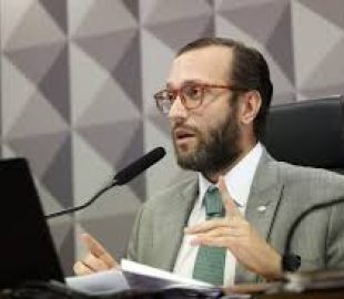 Filipe Barros critica Lula e aponta censura como ameaça à liberdade de expressão no Brasil