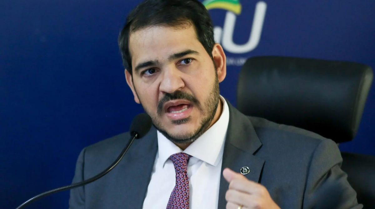 AGU solicita investigação da Polícia Federal contra fake news do Pix e defende economia popular