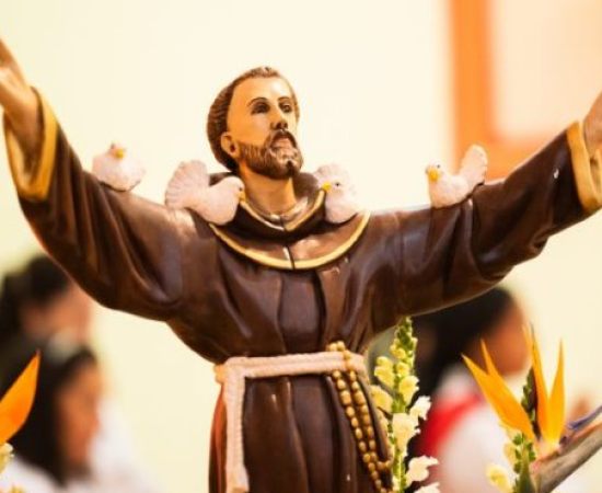 Descubra o que aconteceu em 03/10: Criações Marcantes!