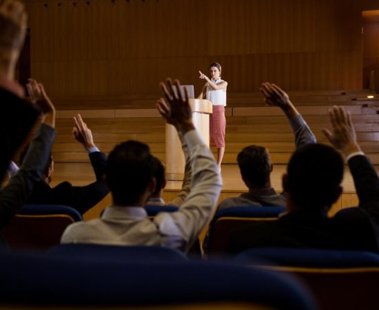O Estigma dos Pensadores de Direita: Desafios e Preconceitos no Mundo Acadêmico