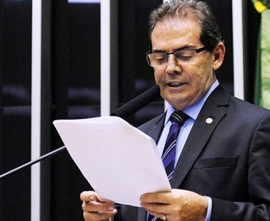 Deputado Busca Suspensão de PEC para Anular Decisões do STF
