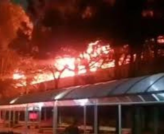 Incêndio no Teatro da PUC em Curitiba: Estragos e resposta rápida evitam vítimas