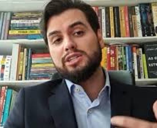 Advogados de Filipe Martins Apontam Erros e Inconsistências na Denúncia da PGR