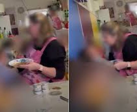 Babá é flagrada agredindo bebê em creche na Espanha e gera revolta na comunidade