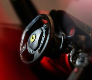 A Ferrari está se preparando para lançar seu primeiro carro 100% elétrico no final de 2025