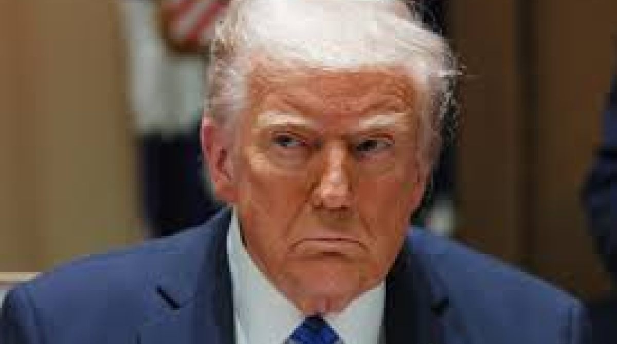 Trump impõe tarifa de 25% sobre carros importados para proteger empregos nos EUA