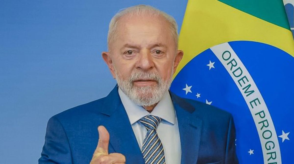 Lula Enfrenta Aventura Aérea: Problemas Técnicos na Viagem de Retorno do México para o Brasil!