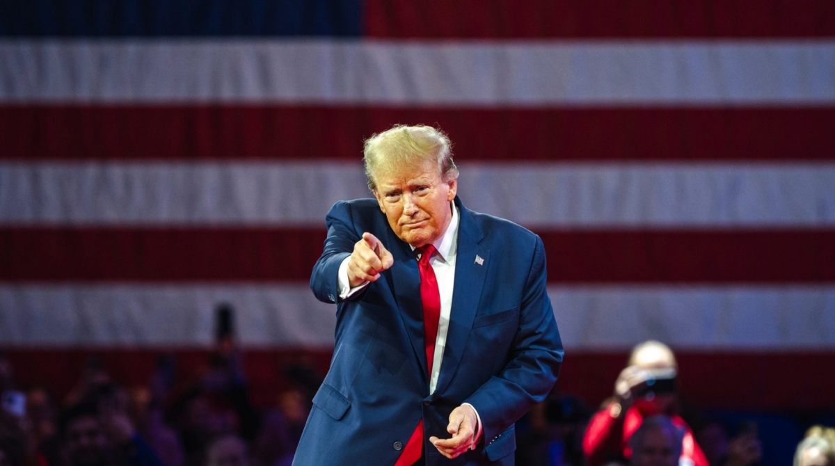 Trump revoga incentivos a carros elétricos enquanto Elon Musk se adapta à nova realidade