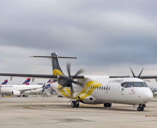 Voepass anuncia demissões em massa devido a crise financeira e suspensão das operações pela ANAC