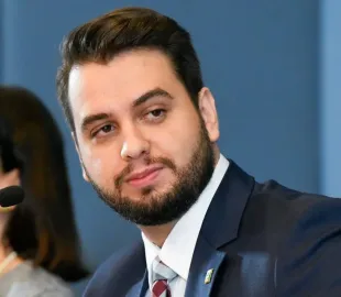 Filipe Martins autorizado por Moraes a comparecer ao julgamento no STF sobre tentativa de golpe