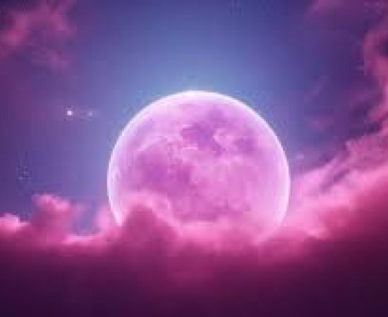 Lua Rosa: O Fenômeno Celestial que Surpreende e Fica Distante do Olhar Humano