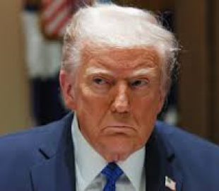 Trump impõe tarifa de 25% sobre carros importados para proteger empregos nos EUA