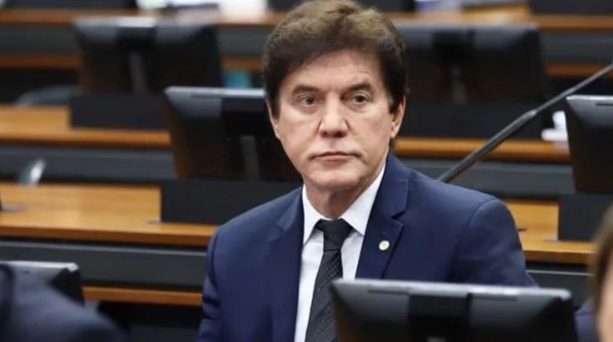 Robinson Faria do PL cede à pressão e assina documento para anistia na Câmara dos Deputados