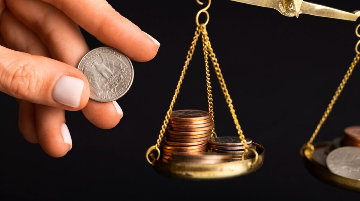 Escola Austríaca de Economia: Análise das teorias de Mises e Hayek.