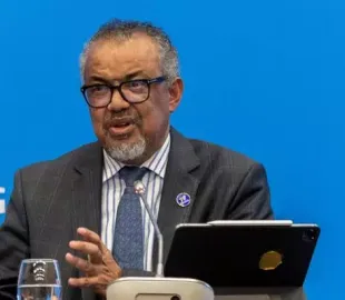 OMS anuncia corte de 20% no orçamento após saída dos EUA, impactando programas de saúde globais!