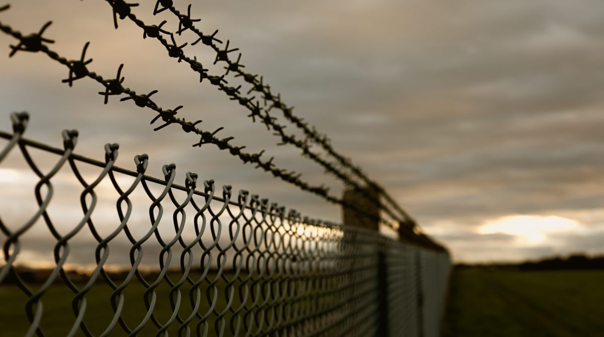 Fuga de criminosos do Comando Vermelho expõe corrupção em presídio de Mato Grosso