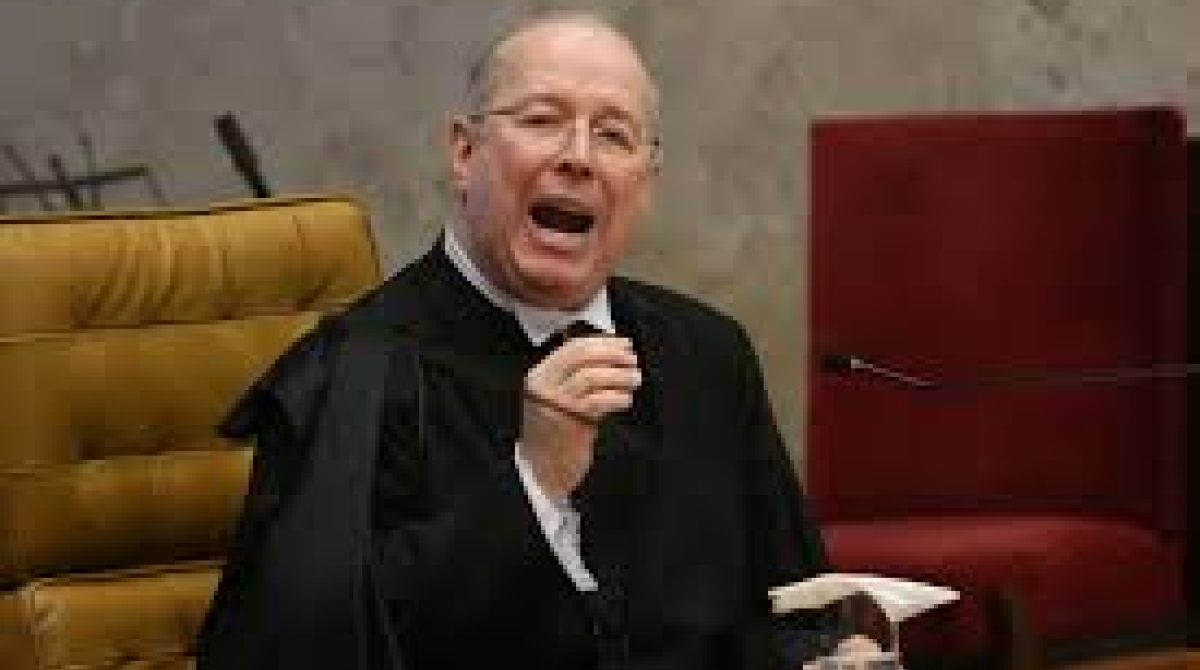 Celso de Mello diz que conduta de Débora dos Santos é imperdoável em defesa da democracia