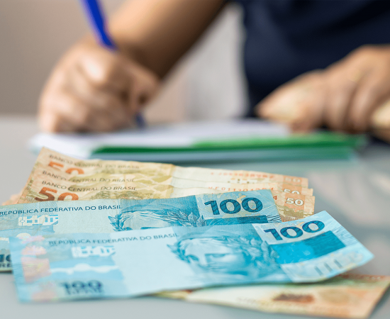 Libertarismo e Mercados Globais: Impacto do libertarismo na economia global.