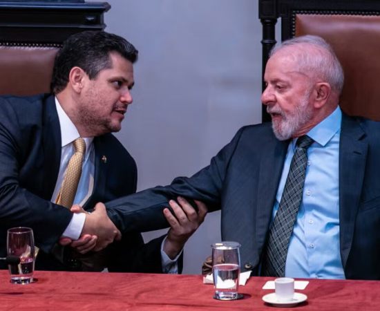 Alcolumbre Levanta Suspeitas de Corrupção e Busca Demissão de Ministro de Lula